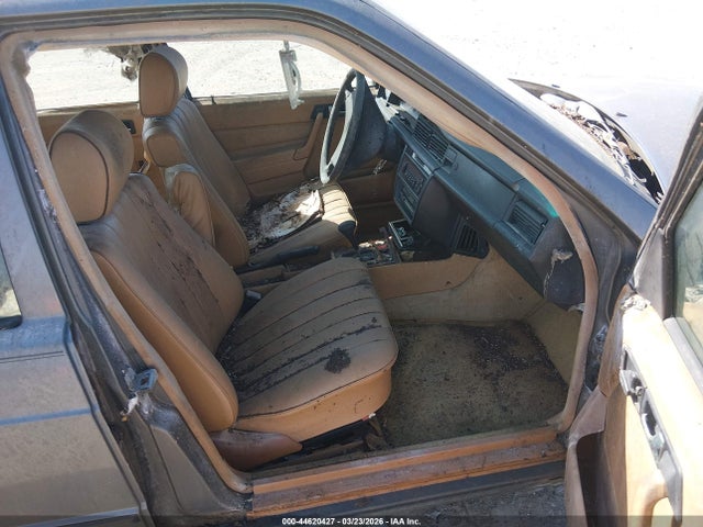 1985 Mercedes-benz 190 E 2.3 მანქანა იყიდება აუქციონზე, vin: WDBDA24C7FF090220, აუქციონის ნომერი: 44620427
