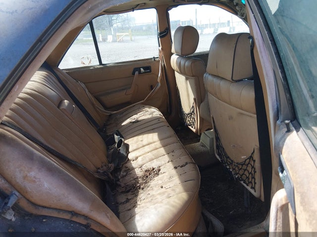 1985 Mercedes-benz 190 E 2.3 მანქანა იყიდება აუქციონზე, vin: WDBDA24C7FF090220, აუქციონის ნომერი: 44620427