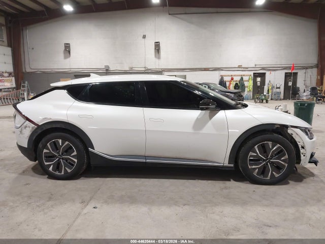 KIA Ev6 Light Long Range 2024 KNDC3DLC7R5210032 Image 13