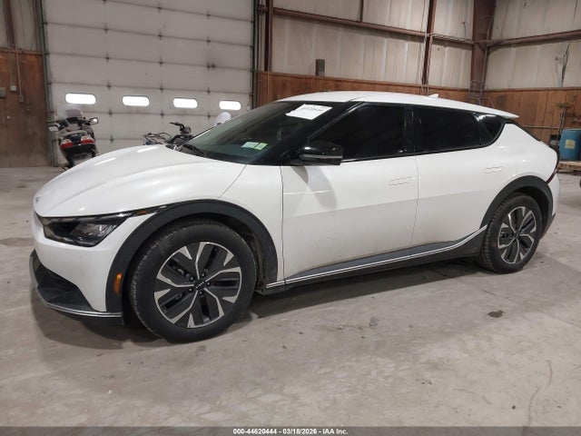 KIA Ev6 Light Long Range 2024 KNDC3DLC7R5210032 Image 2