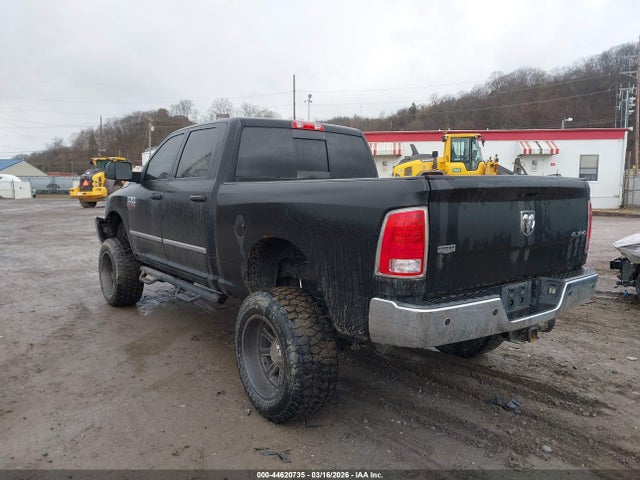 2017 RAM 2500 3C6UR5FLXHG772400 Photo 2