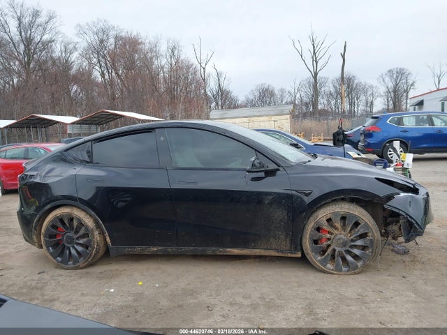 Продажа на аукционе авто 2023 Tesla Model Y Performance Dual Motor All-wheel Drive, vin: 7SAYGDEF0PF881770, номер лота: 44620746