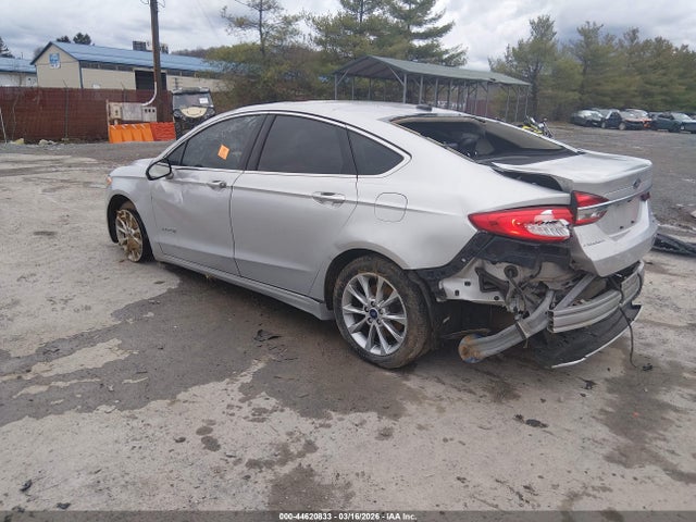 44620833 :رقم المزاد ، 3FA6P0LU7HR307509 vin ، 2017 Ford Fusion Hybrid Se مزاد بيع