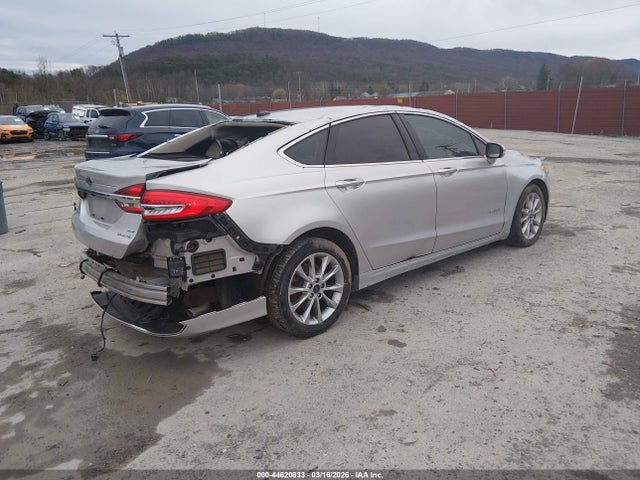 44620833 :رقم المزاد ، 3FA6P0LU7HR307509 vin ، 2017 Ford Fusion Hybrid Se مزاد بيع