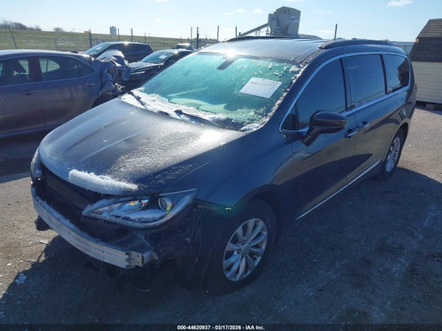 Продаж на аукціоні авто 2017 Chrysler Pacifica Touring-l, vin: 2C4RC1BG3HR794282, номер лоту: 44620937