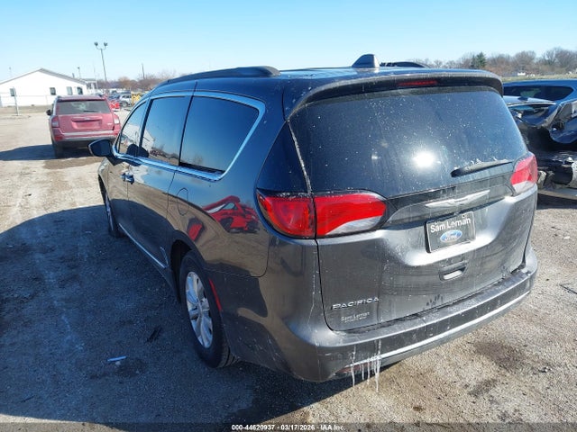 Продаж на аукціоні авто 2017 Chrysler Pacifica Touring-l, vin: 2C4RC1BG3HR794282, номер лоту: 44620937