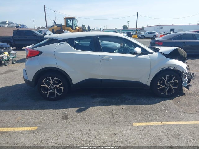 Toyota C-HR XLE 2018 NMTKHMBX3JR056417 Image 13