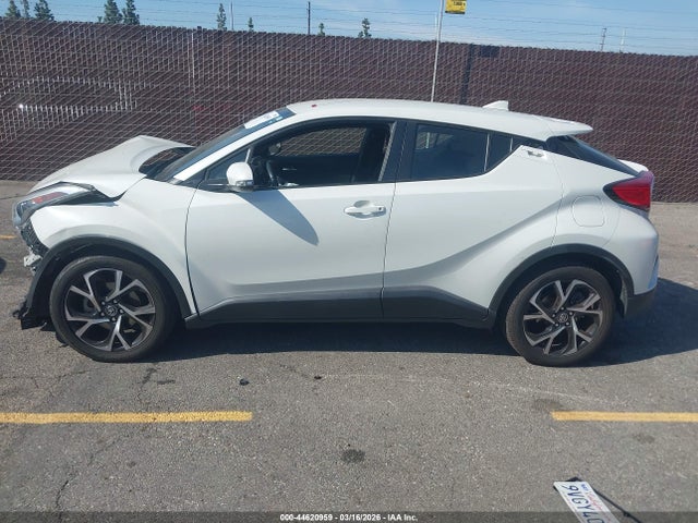 Toyota C-HR XLE 2018 NMTKHMBX3JR056417 Image 14