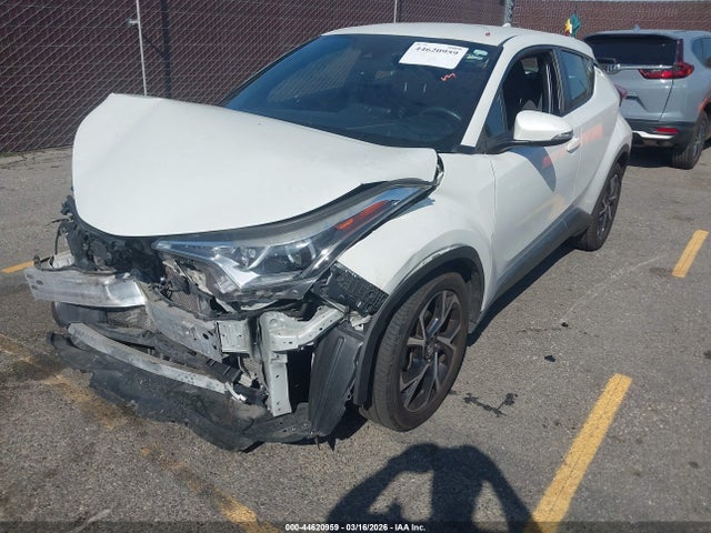 Toyota C-HR XLE 2018 NMTKHMBX3JR056417 Image 2