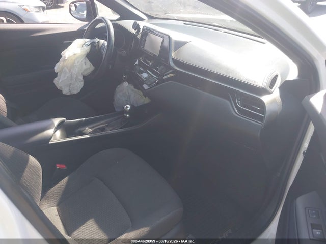 Toyota C-HR XLE 2018 NMTKHMBX3JR056417 Image 5