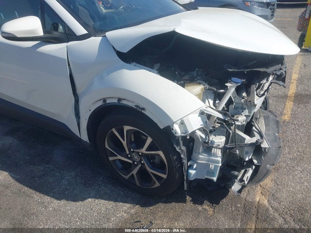 Toyota C-HR XLE 2018 NMTKHMBX3JR056417 Image 6