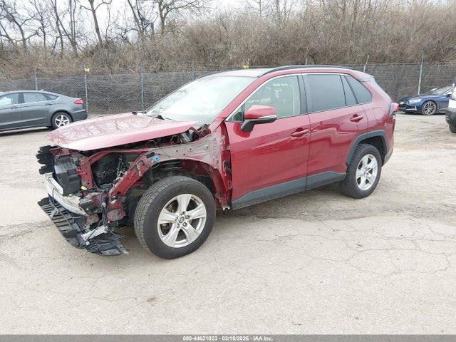 Toyota Rav4 Xle 2020 JTMP1RFV0LJ035025 Image 2