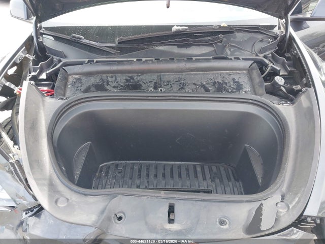 2024 Tesla Model Y Long Range Dual Motor All-wheel Drive მანქანა იყიდება აუქციონზე, vin: 7SAYGDEE3RA229264, აუქციონის ნომერი: 44621129