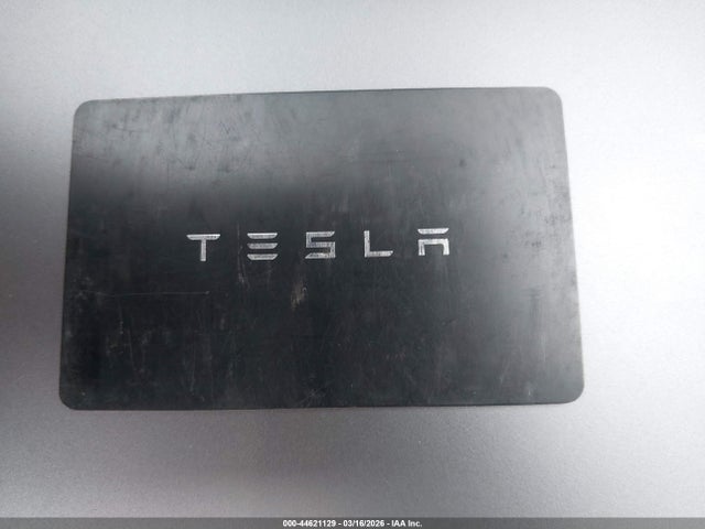 2024 Tesla Model Y Long Range Dual Motor All-wheel Drive მანქანა იყიდება აუქციონზე, vin: 7SAYGDEE3RA229264, აუქციონის ნომერი: 44621129