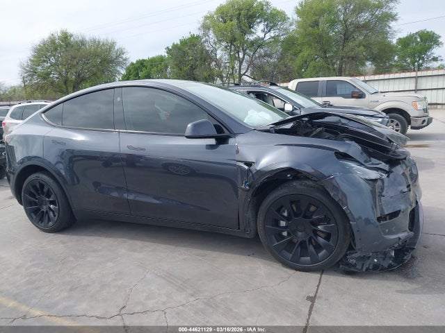 2024 Tesla Model Y Long Range Dual Motor All-wheel Drive მანქანა იყიდება აუქციონზე, vin: 7SAYGDEE3RA229264, აუქციონის ნომერი: 44621129