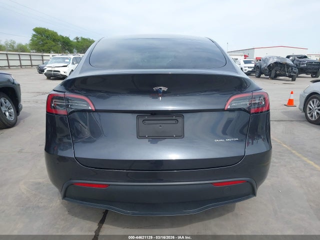 2024 Tesla Model Y Long Range Dual Motor All-wheel Drive მანქანა იყიდება აუქციონზე, vin: 7SAYGDEE3RA229264, აუქციონის ნომერი: 44621129