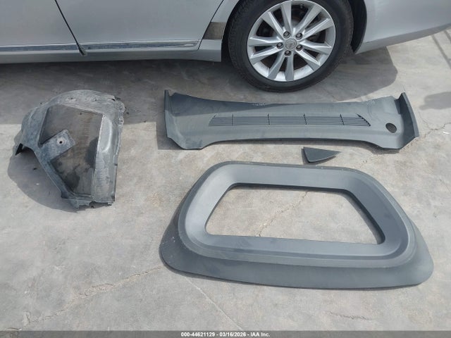 2024 Tesla Model Y Long Range Dual Motor All-wheel Drive მანქანა იყიდება აუქციონზე, vin: 7SAYGDEE3RA229264, აუქციონის ნომერი: 44621129