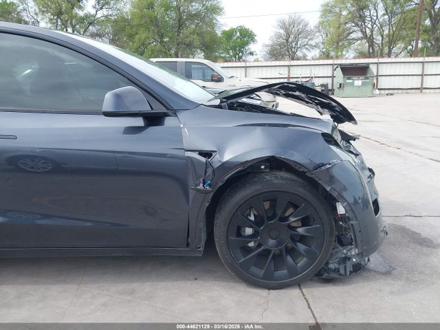 2024 Tesla Model Y Long Range Dual Motor All-wheel Drive მანქანა იყიდება აუქციონზე, vin: 7SAYGDEE3RA229264, აუქციონის ნომერი: 44621129