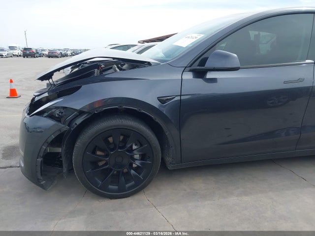 2024 Tesla Model Y Long Range Dual Motor All-wheel Drive მანქანა იყიდება აუქციონზე, vin: 7SAYGDEE3RA229264, აუქციონის ნომერი: 44621129