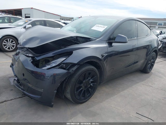 2024 Tesla Model Y Long Range Dual Motor All-wheel Drive მანქანა იყიდება აუქციონზე, vin: 7SAYGDEE3RA229264, აუქციონის ნომერი: 44621129
