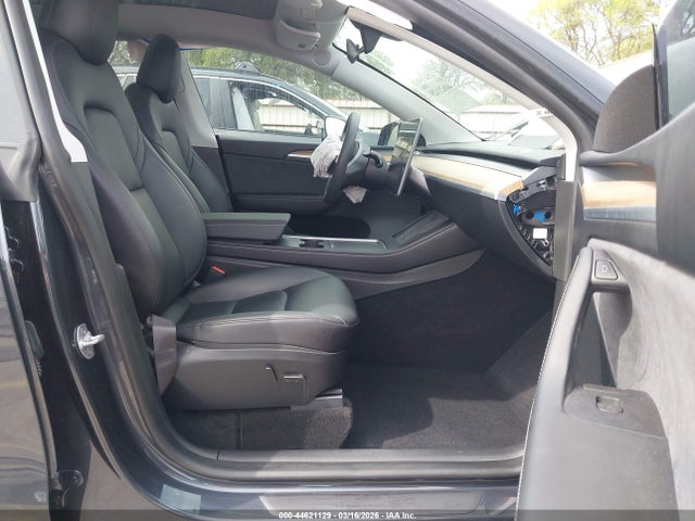 2024 Tesla Model Y Long Range Dual Motor All-wheel Drive მანქანა იყიდება აუქციონზე, vin: 7SAYGDEE3RA229264, აუქციონის ნომერი: 44621129