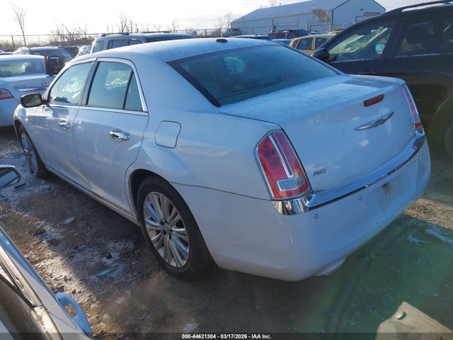 2011 CHRYSLER 300C 2C3CK6CTXBH590565 Photo 2