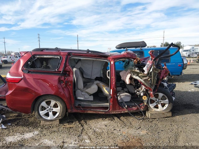 5TDKZ3DC5JS939597 Toyota Sienna Le 8 Passenger