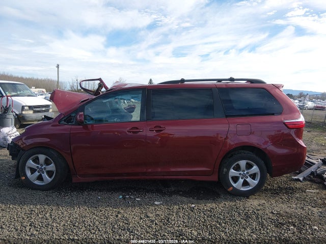 5TDKZ3DC5JS939597 Toyota Sienna Le 8 Passenger
