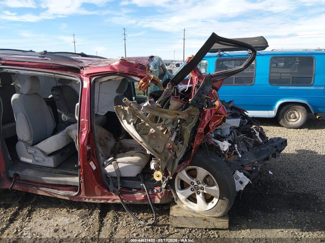 5TDKZ3DC5JS939597 Toyota Sienna Le 8 Passenger