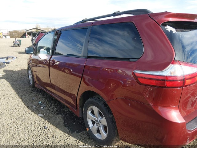 5TDKZ3DC5JS939597 Toyota Sienna Le 8 Passenger