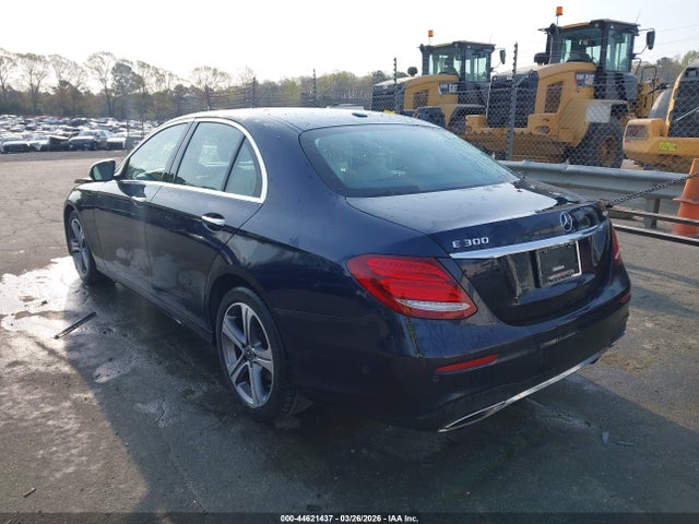 2017 MERCEDES-BENZ E 300 WDDZF4KBXHA270358 Photo 2