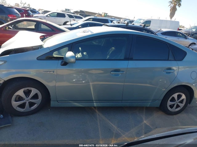 Toyota Prius Three 2015 JTDKN3DU4F1986452 Image 14