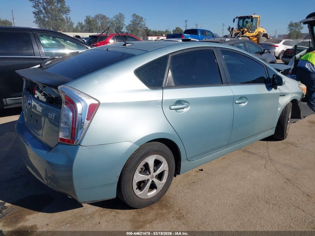 Toyota Prius Three 2015 JTDKN3DU4F1986452 Image 4