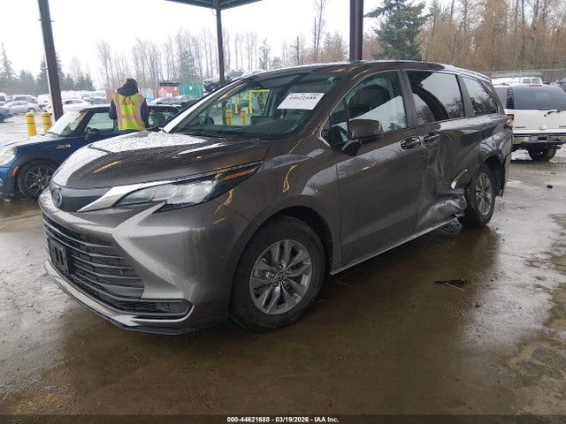 5TDKRKEC0PS164126 Toyota SIENNA LE