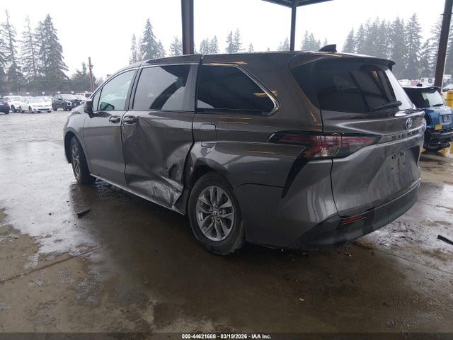 5TDKRKEC0PS164126 Toyota SIENNA LE