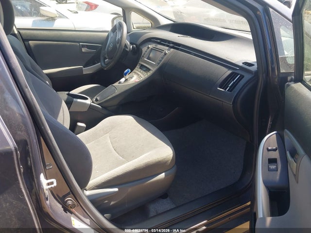 Toyota Prius Two 2015 JTDKN3DU7F1945331 Image 5