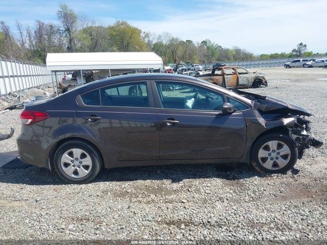 44621958 :رقم المزاد ، 3KPFL4A79JE215597 vin ، 2018 Kia Forte Lx مزاد بيع