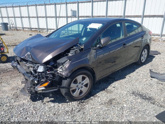44621958 :رقم المزاد ، 3KPFL4A79JE215597 vin ، 2018 Kia Forte Lx مزاد بيع