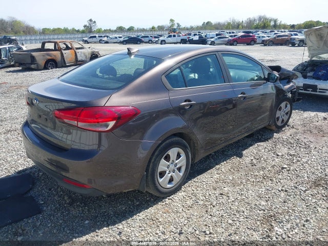 44621958 :رقم المزاد ، 3KPFL4A79JE215597 vin ، 2018 Kia Forte Lx مزاد بيع