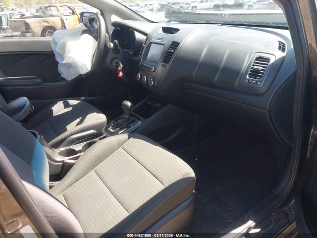 44621958 :رقم المزاد ، 3KPFL4A79JE215597 vin ، 2018 Kia Forte Lx مزاد بيع
