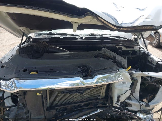 44621971 :رقم المزاد ، 1C6SRFRT4KN827222 vin ، 2019 Ram 1500 Laramie  4x4 6'4 Box مزاد بيع