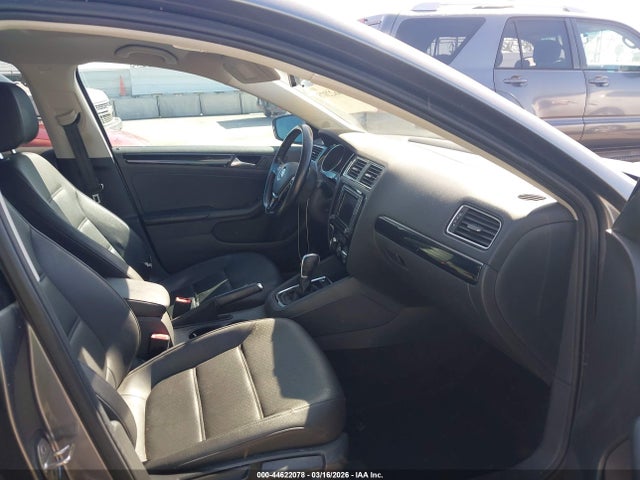 Продажа на аукционе авто 2016 Volkswagen Jetta 1.8t Sel, vin: 3VWL17AJ1GM215675, номер лота: 44622078