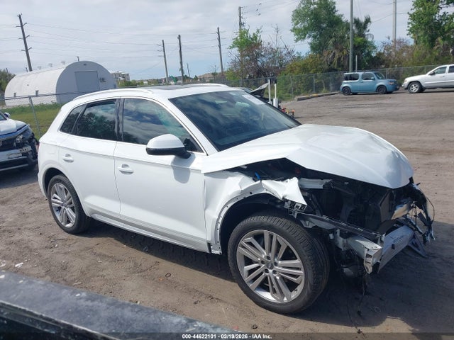 44622101 :رقم المزاد ، WA1CNAFY3J2159838 vin ، 2018 Audi Q5 2.0t Premium/2.0t Tech Premium مزاد بيع