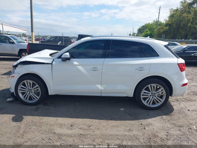 44622101 :رقم المزاد ، WA1CNAFY3J2159838 vin ، 2018 Audi Q5 2.0t Premium/2.0t Tech Premium مزاد بيع