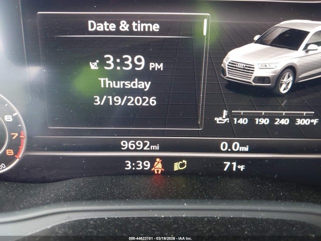 44622101 :رقم المزاد ، WA1CNAFY3J2159838 vin ، 2018 Audi Q5 2.0t Premium/2.0t Tech Premium مزاد بيع