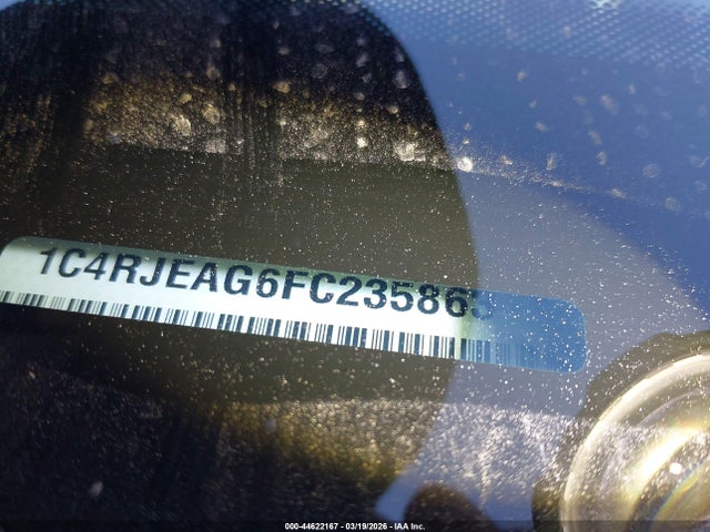 1C4RJEAG6FC235863 Jeep Grand Cherokee Laredo