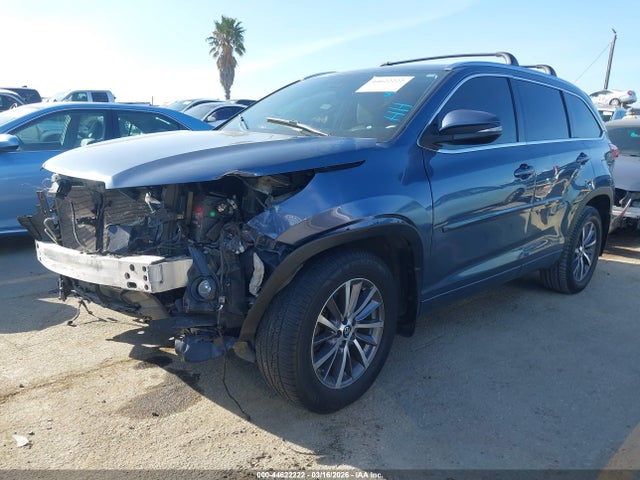 5TDJZRFHXJS896608 Toyota Highlander Xle
