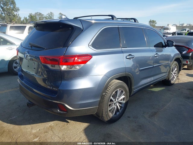 5TDJZRFHXJS896608 Toyota Highlander Xle