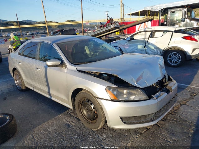 2013 Volkswagen Passat 2.5l Se მანქანა იყიდება აუქციონზე, vin: 1VWBP7A35DC037715, აუქციონის ნომერი: 44622244