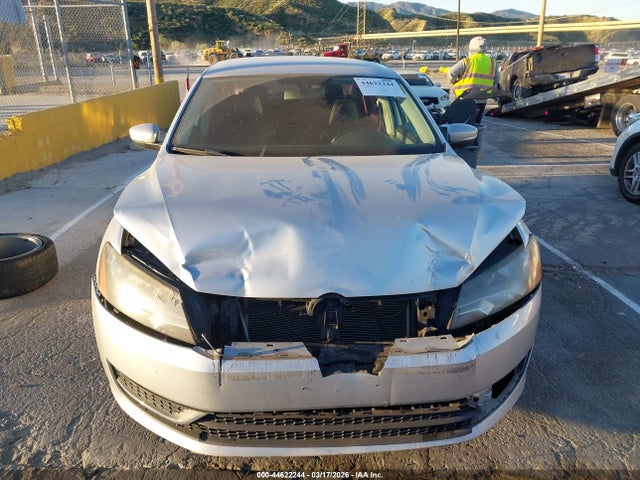 2013 Volkswagen Passat 2.5l Se მანქანა იყიდება აუქციონზე, vin: 1VWBP7A35DC037715, აუქციონის ნომერი: 44622244